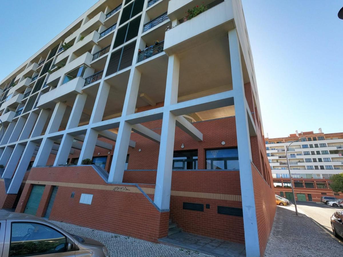Lisbon 2 Bedroom Apartment With Balcony In Alges Exterior photo