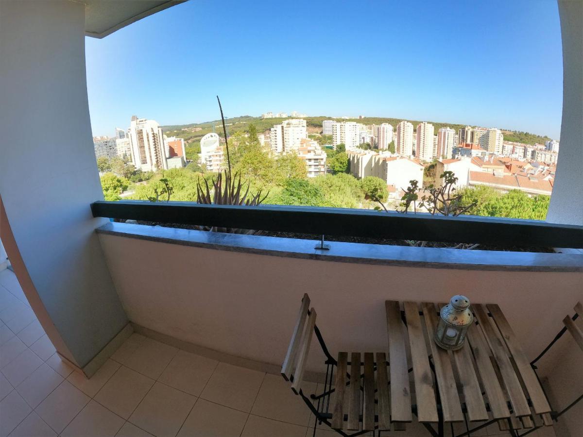 Lisbon 2 Bedroom Apartment With Balcony In Alges Exterior photo